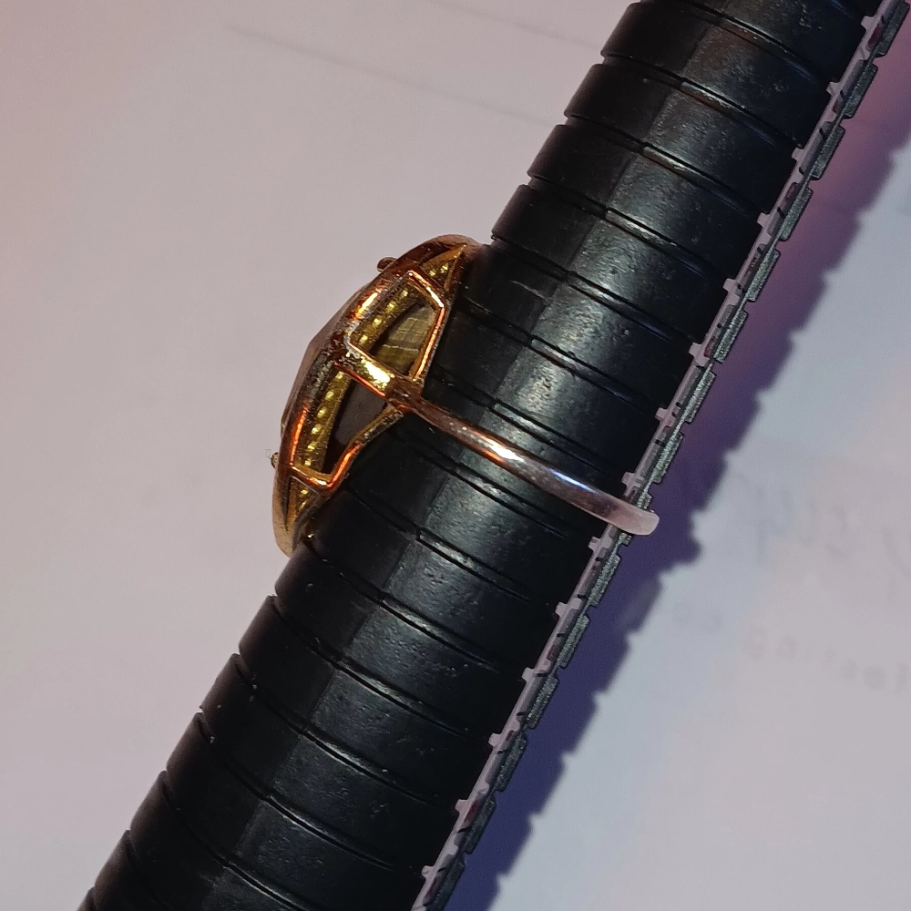 Elegant Gold Plated Teardrop shaped Tiger's eye ring size nine Sterling silver - Picture 5 of 6